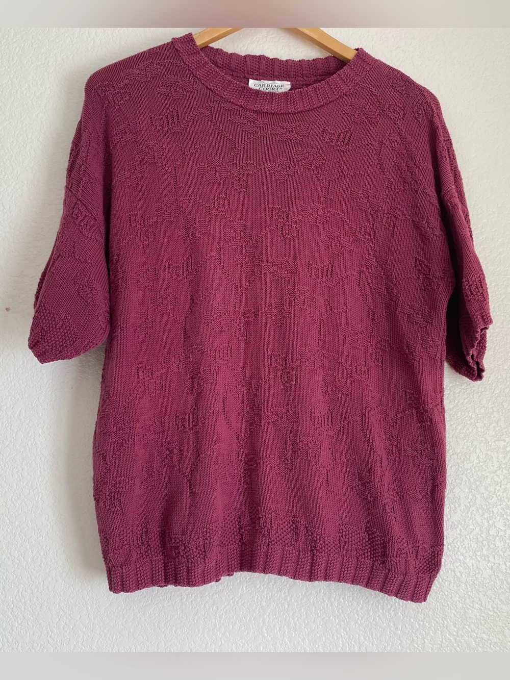 Vintage knitted short sleeve sweater w/textured floral pattern, L